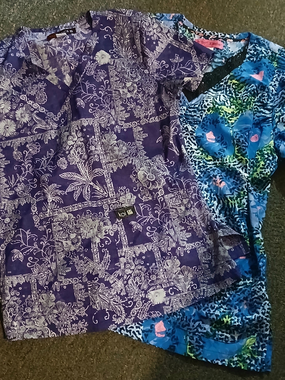 Koi Purple Floral Xs Scrub Top - Purple And Koi Small Betsy Johnson Top